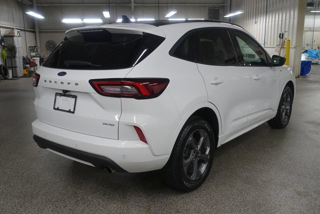 Used 2023 Ford Escape ST-Line w/ Tech Pack #1 AWD/4WD image 7