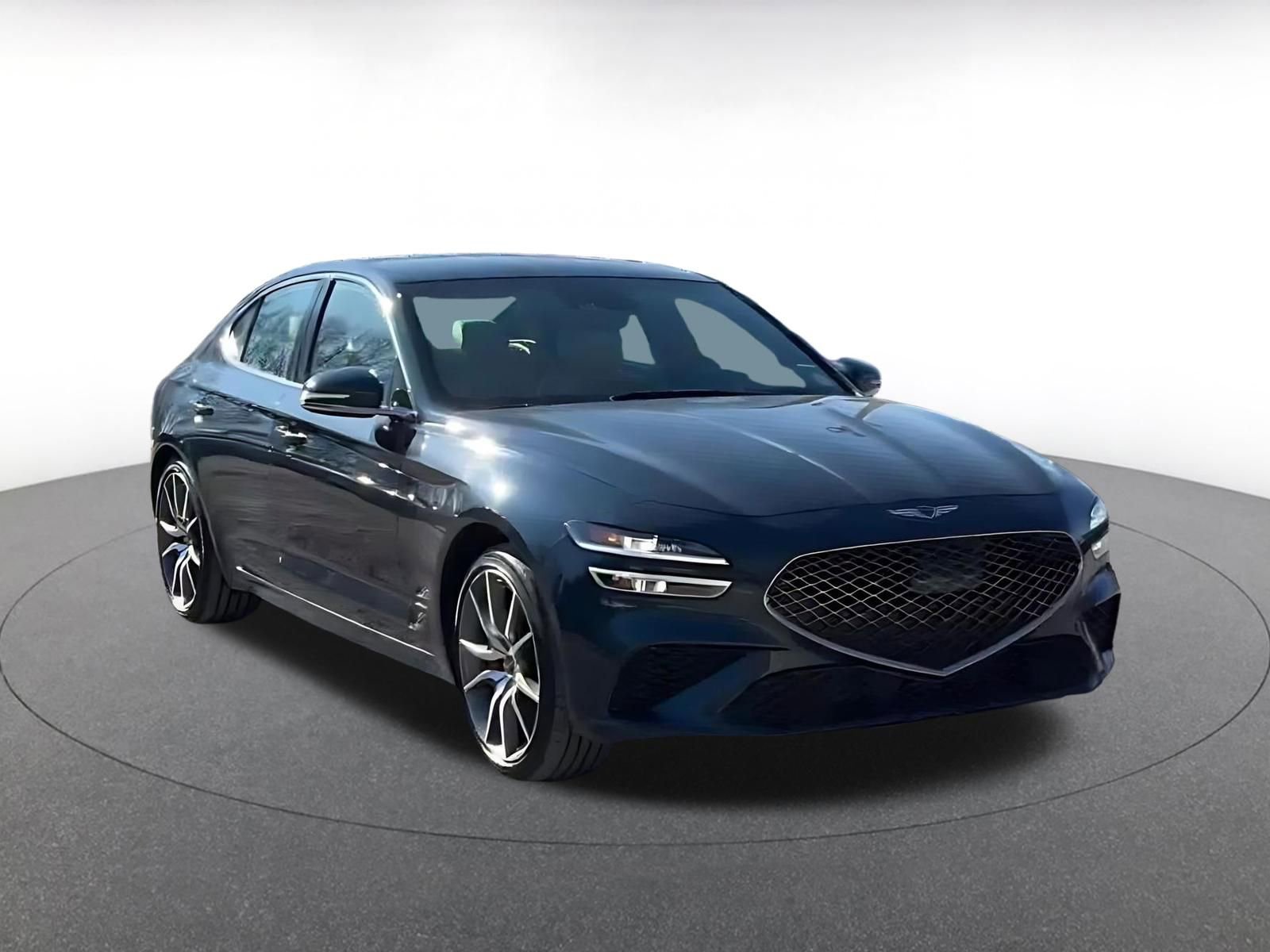 Used 2025 Genesis G70 2.5T image 3