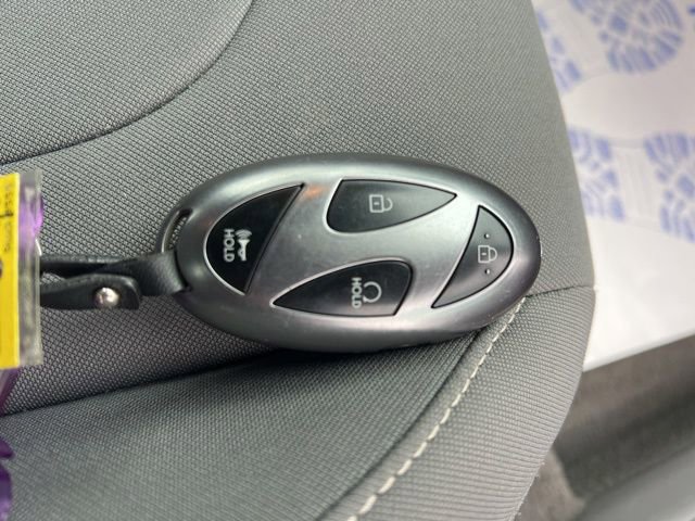 Used 2025 Hyundai Elantra SEL image 37