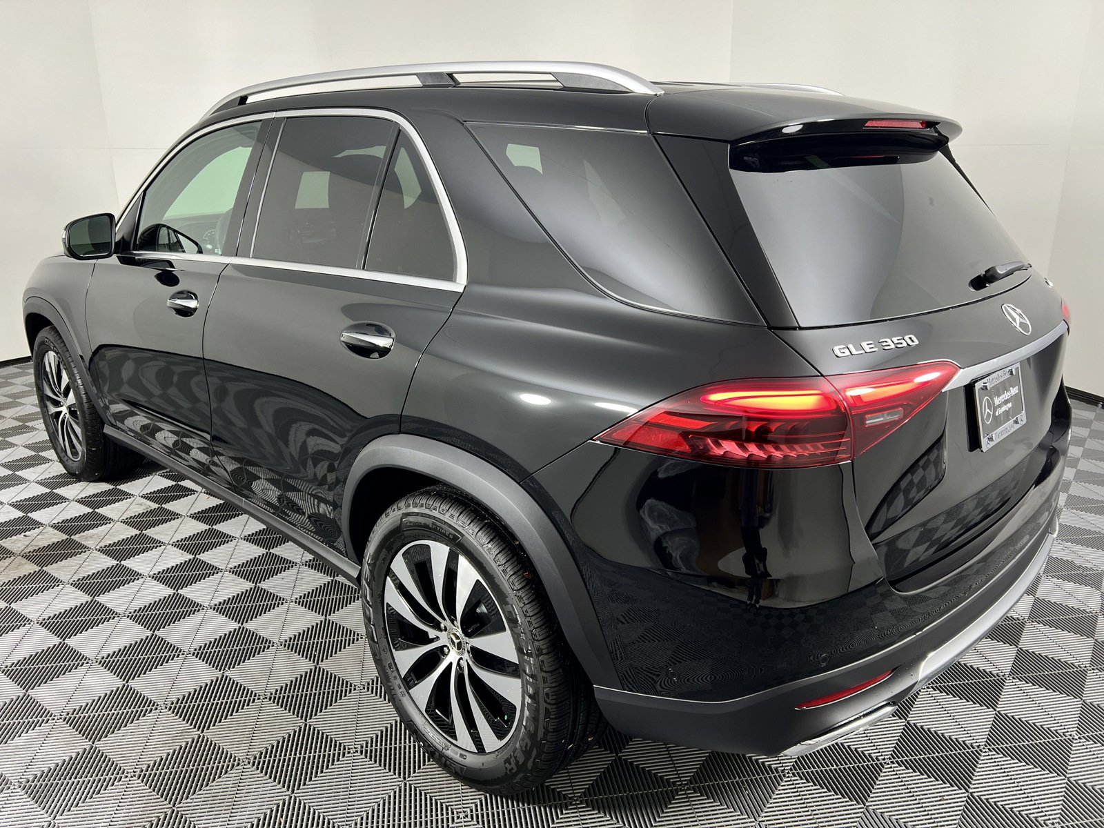 Used 2025 Mercedes-Benz GLE 350 4MATIC image 11