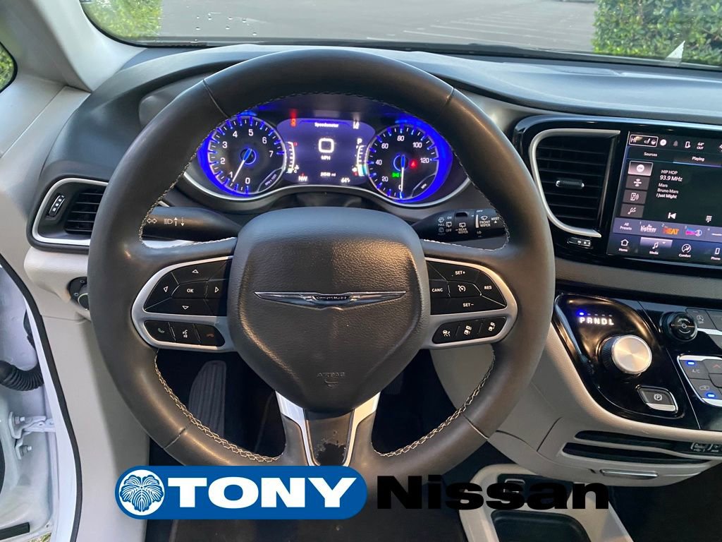 Used 2024 Chrysler Pacifica Touring-L image 32