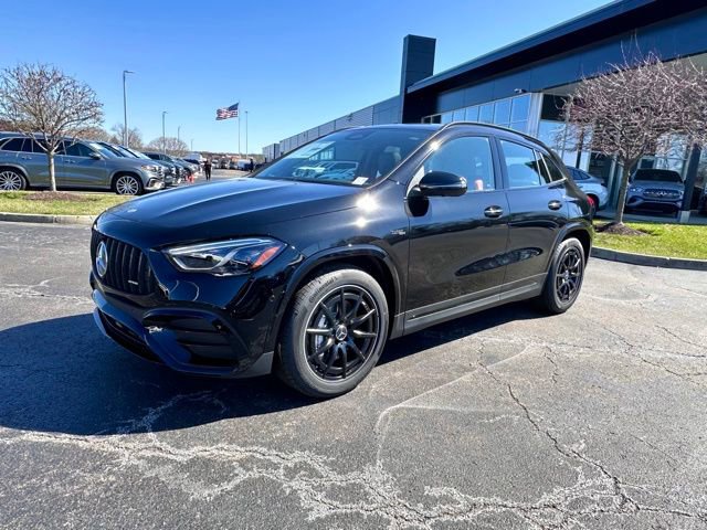 New 2026 Mercedes-Benz GLA 35 AMG 4MATIC image 3