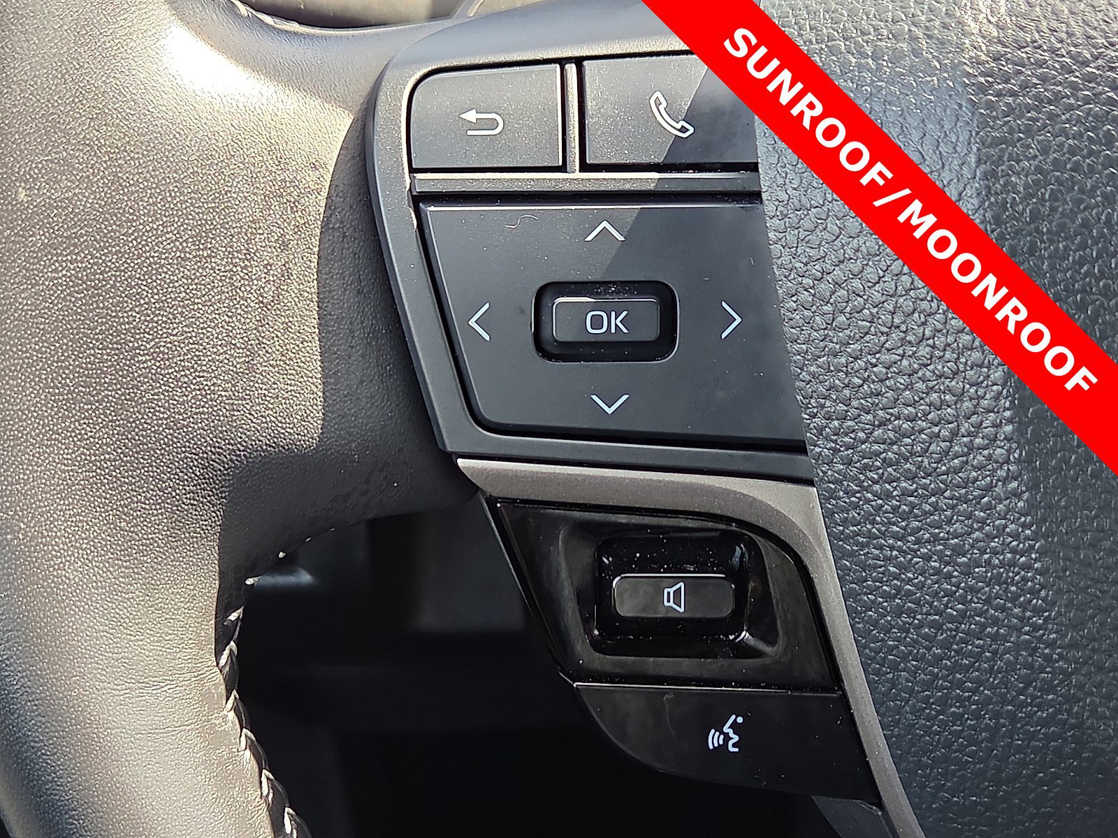 Used 2025 Toyota Camry SE w/ Convenience Package image 21