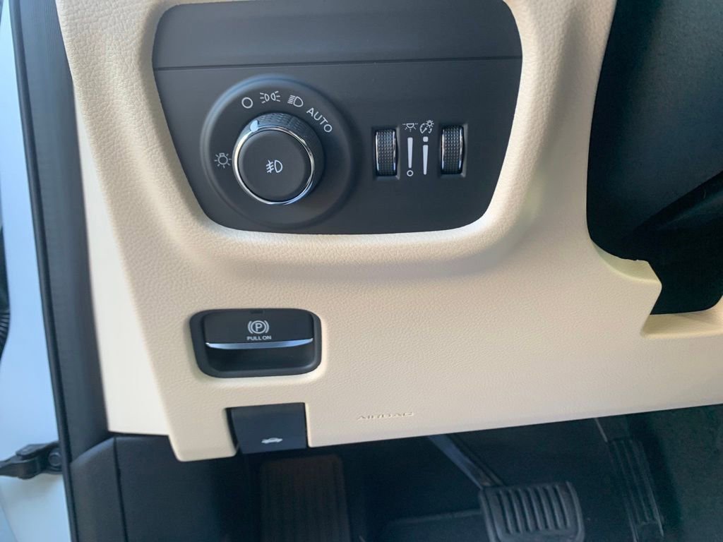 Used 2025 Jeep Grand Cherokee Limited image 15