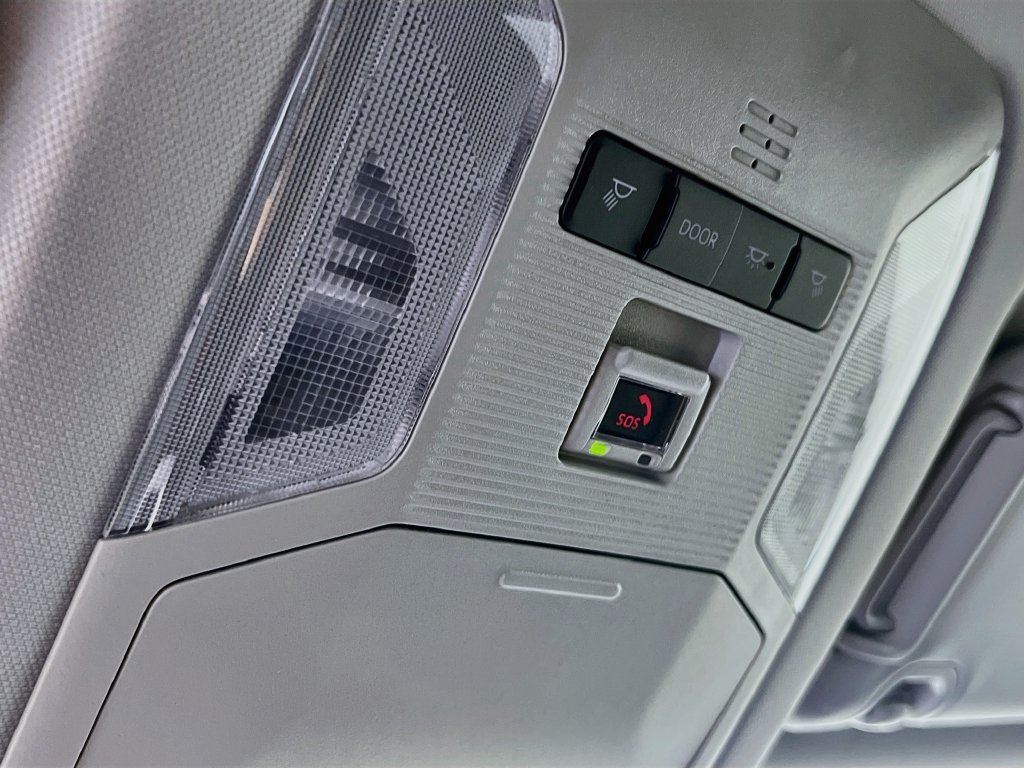 Used 2025 Toyota RAV4 XLE FWD image 18