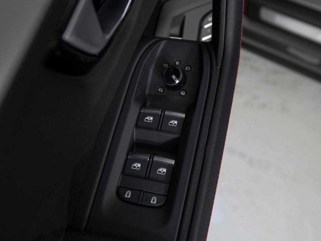 Used 2024 Lamborghini Urus S AWD/4WD image 12