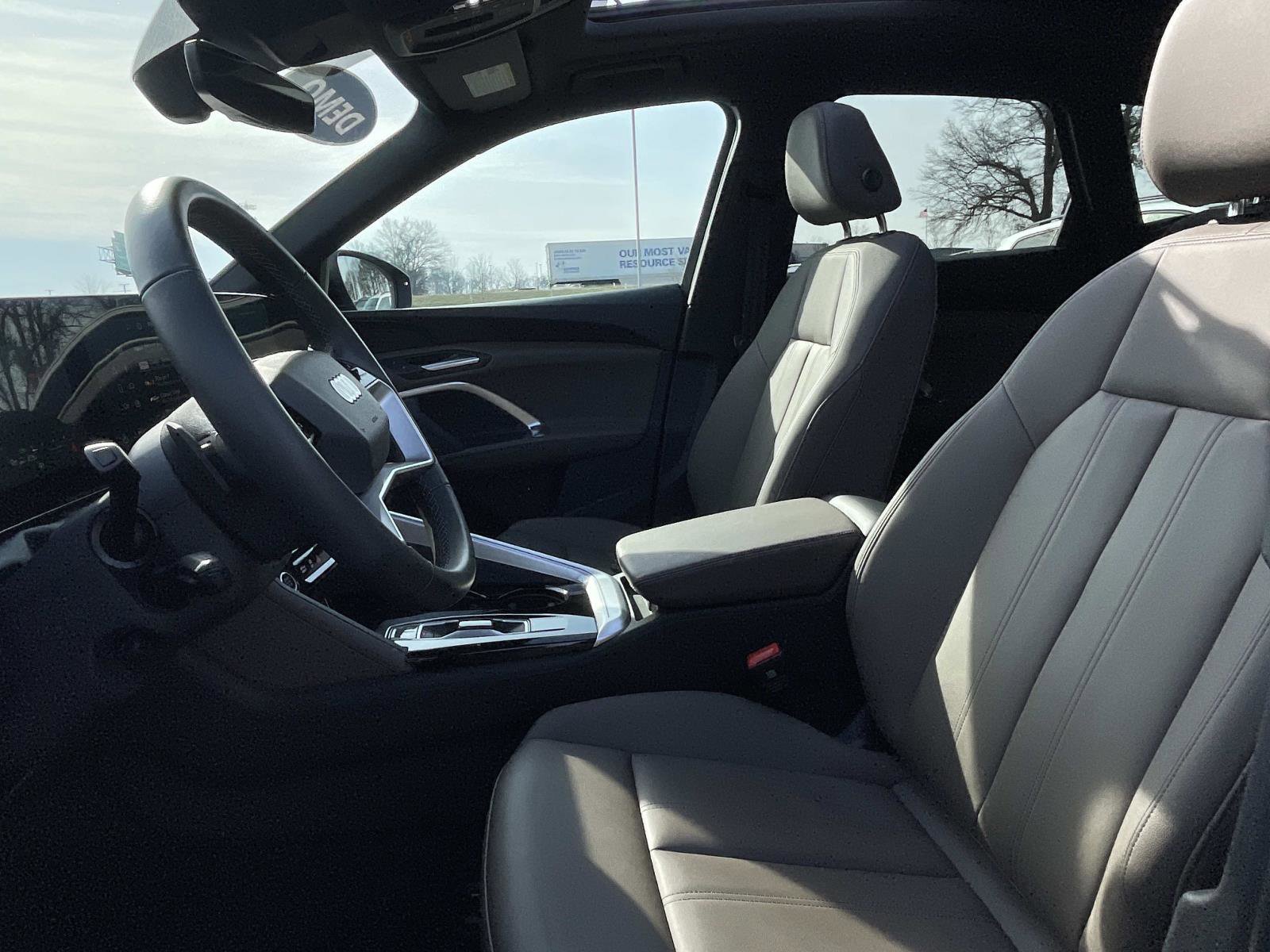 Used 2025 Audi Q5 Premium w/ Convenience Package image 20