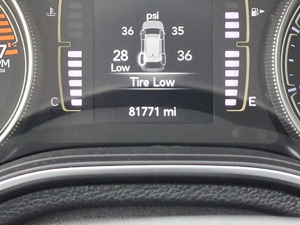 Used 2019 Jeep Cherokee Latitude Plus w/ Comfort/Convenience Group AWD/4WD image 19