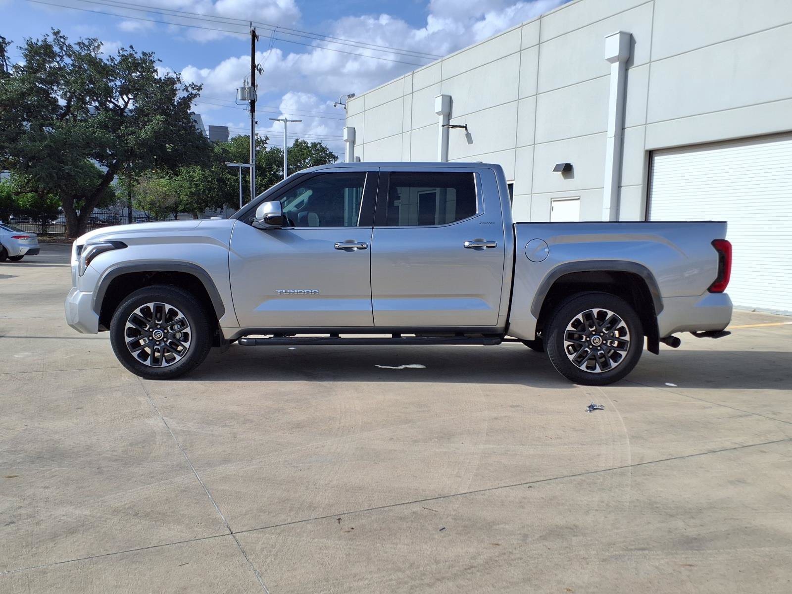 Used 2024 Toyota Tundra Limited w/ Power Package AWD/4WD image 8