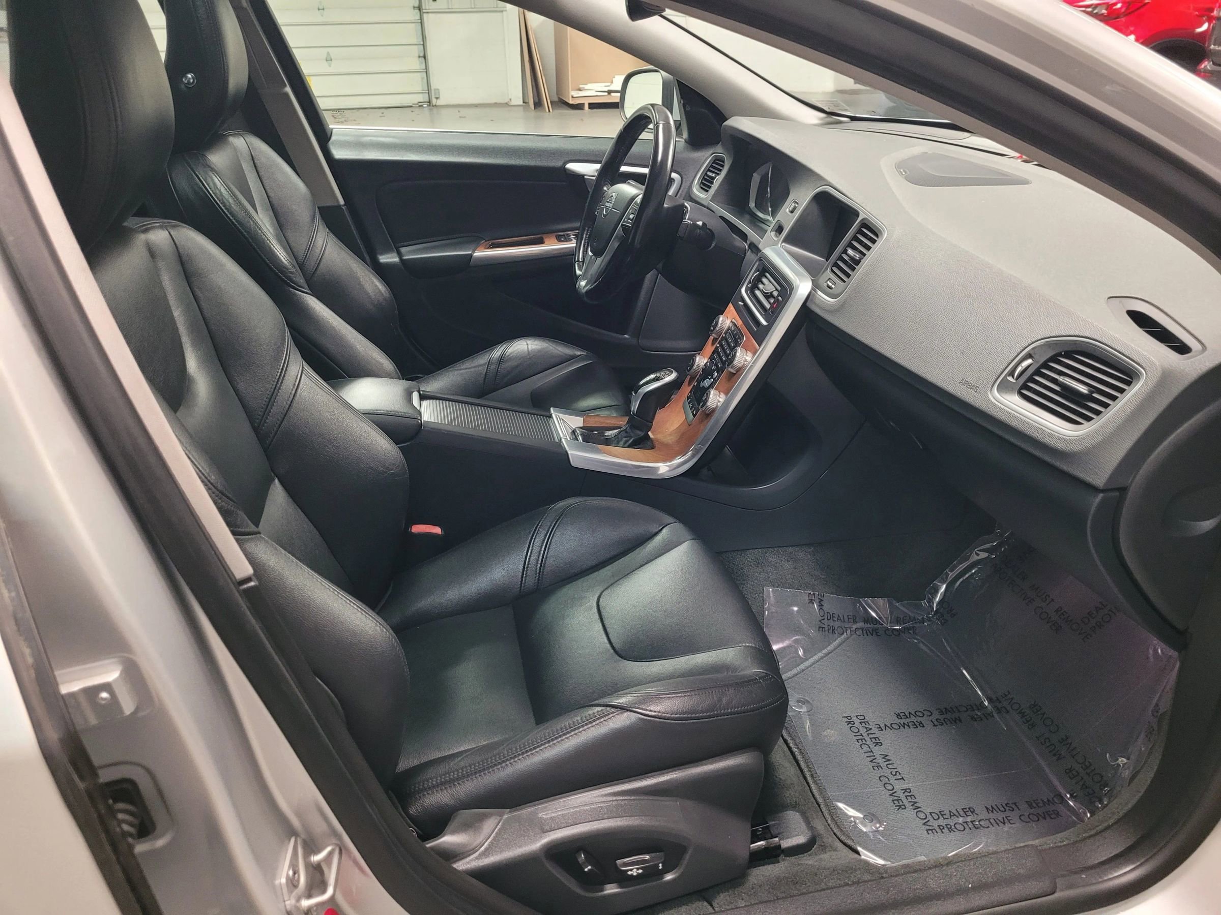 Used 2016 Volvo S60 T5 Inscription Platinum image 31