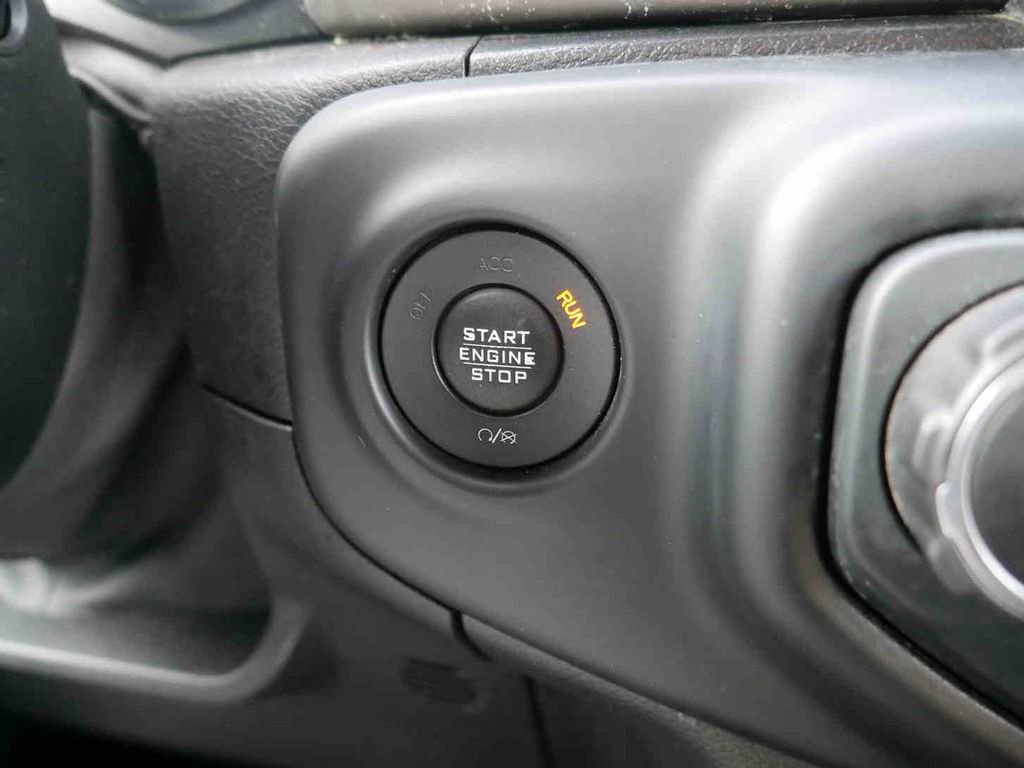 Used 2018 Jeep Wrangler Unlimited Rubicon w/ Dual Top Group image 32