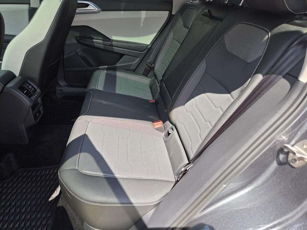 Certified 2025 Volkswagen Taos SE FWD image 23