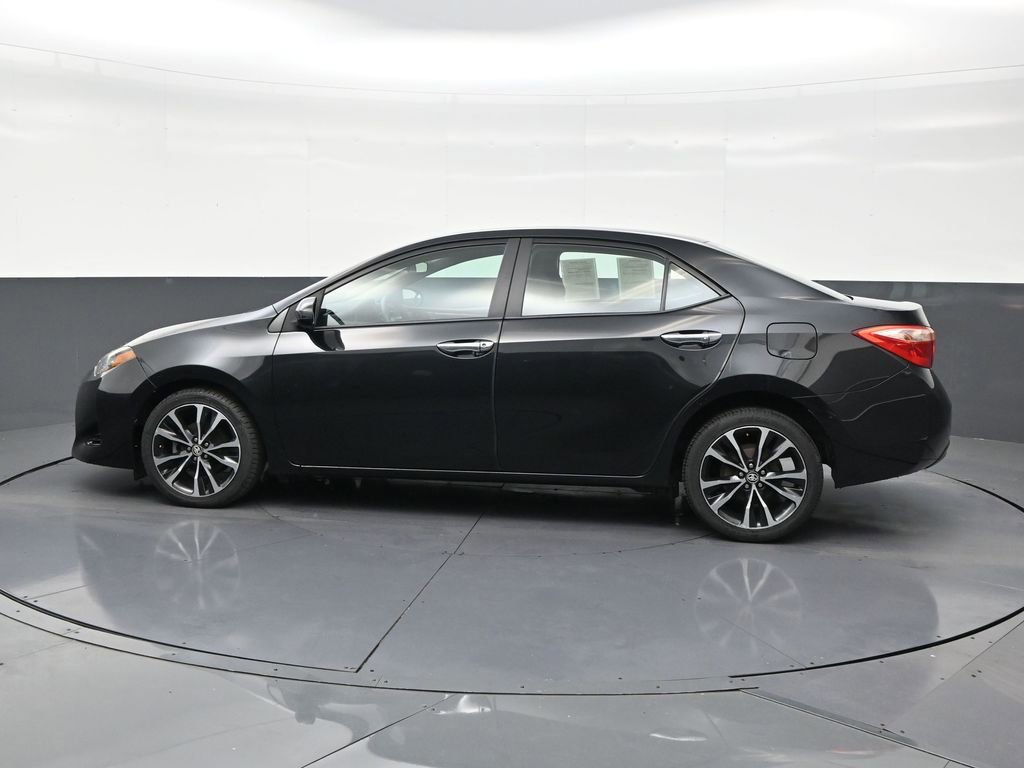 Used 2018 Toyota Corolla LE image 2