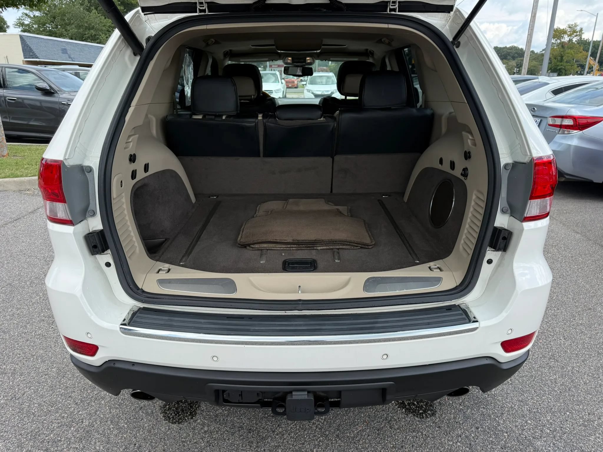 Used 2011 Jeep Grand Cherokee Overland AWD/4WD image 37