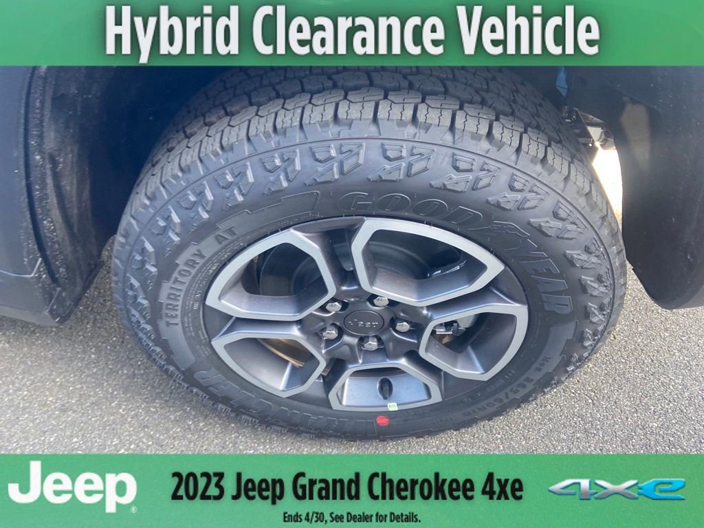New 2023 Jeep Grand Cherokee Trailhawk w/ Luxury Tech Group III image 42