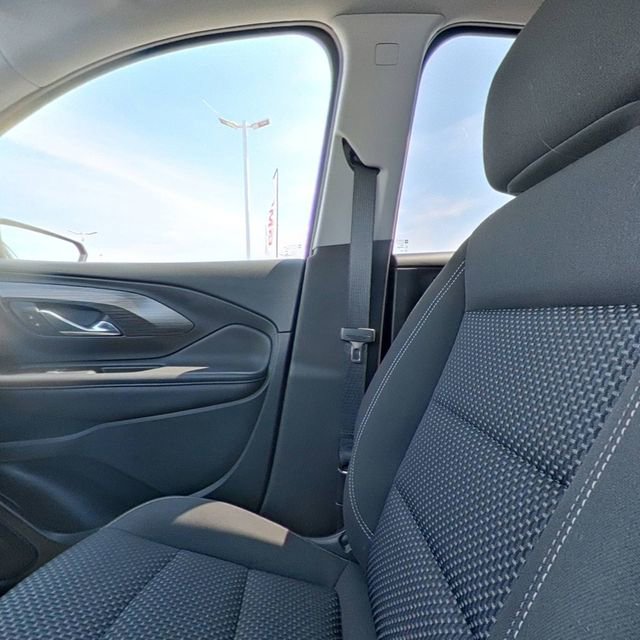 Used 2023 GMC Terrain SLE w/ Driver Convenience Package FWD image 25