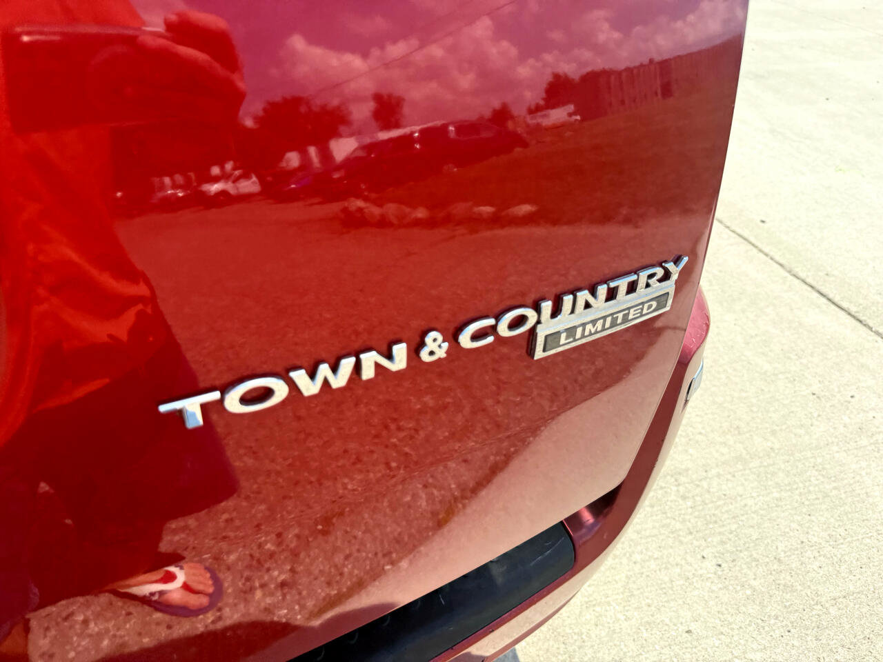 Used 2009 Chrysler Town & Country Limited w/ Entertainment Group #3 image 20