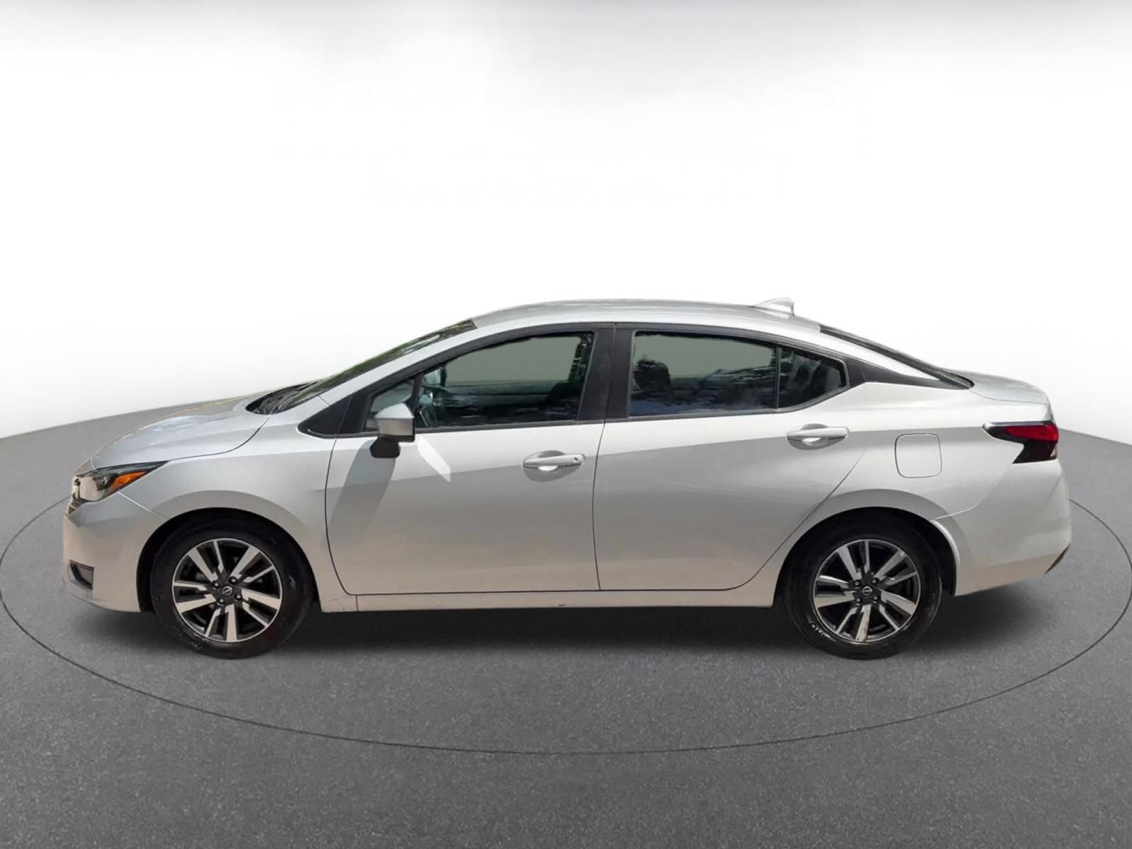 Used 2025 Nissan Versa SV FWD image 8
