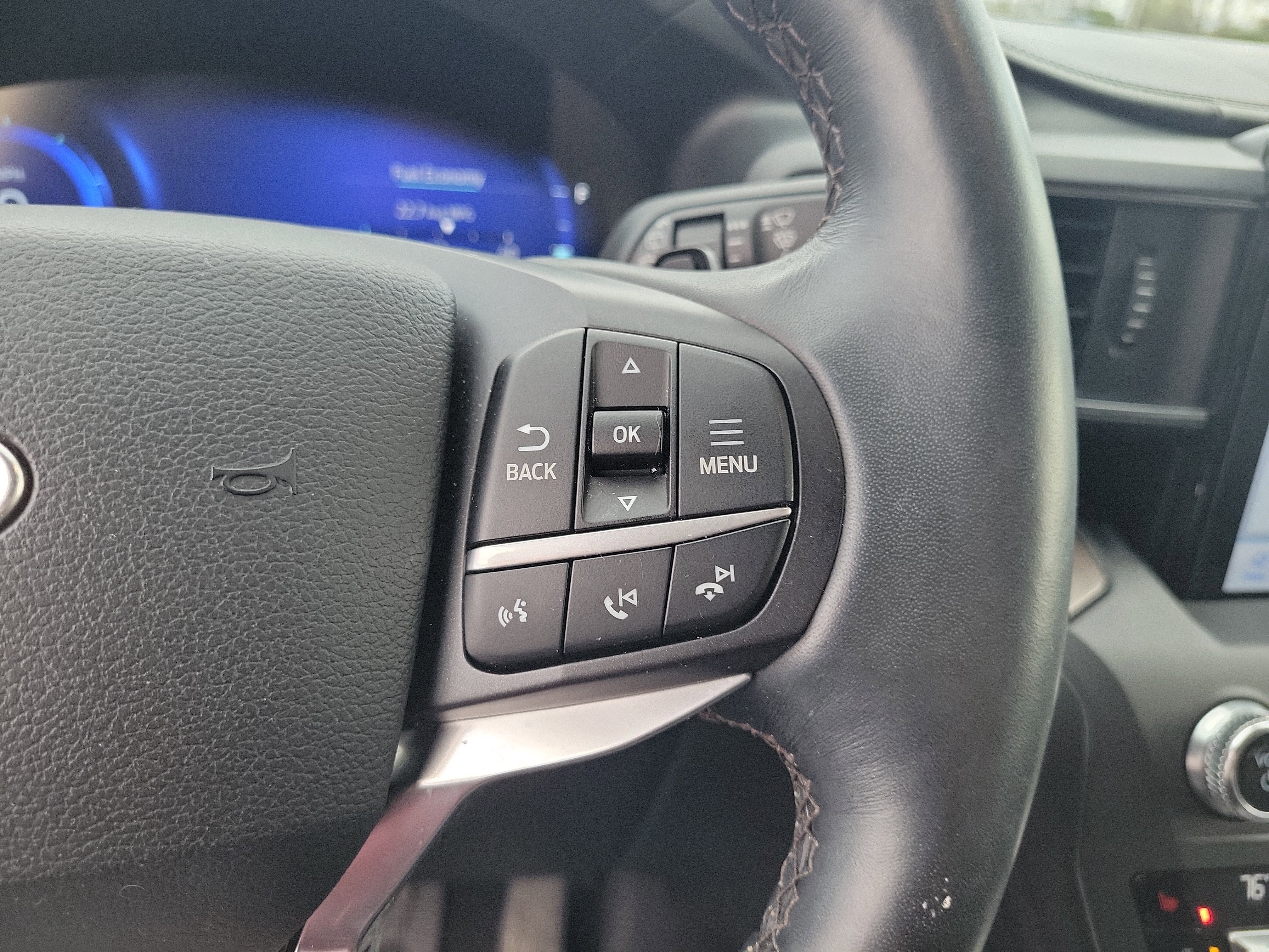 Used 2020 Ford Explorer Platinum w/ Premium Technology Package image 30