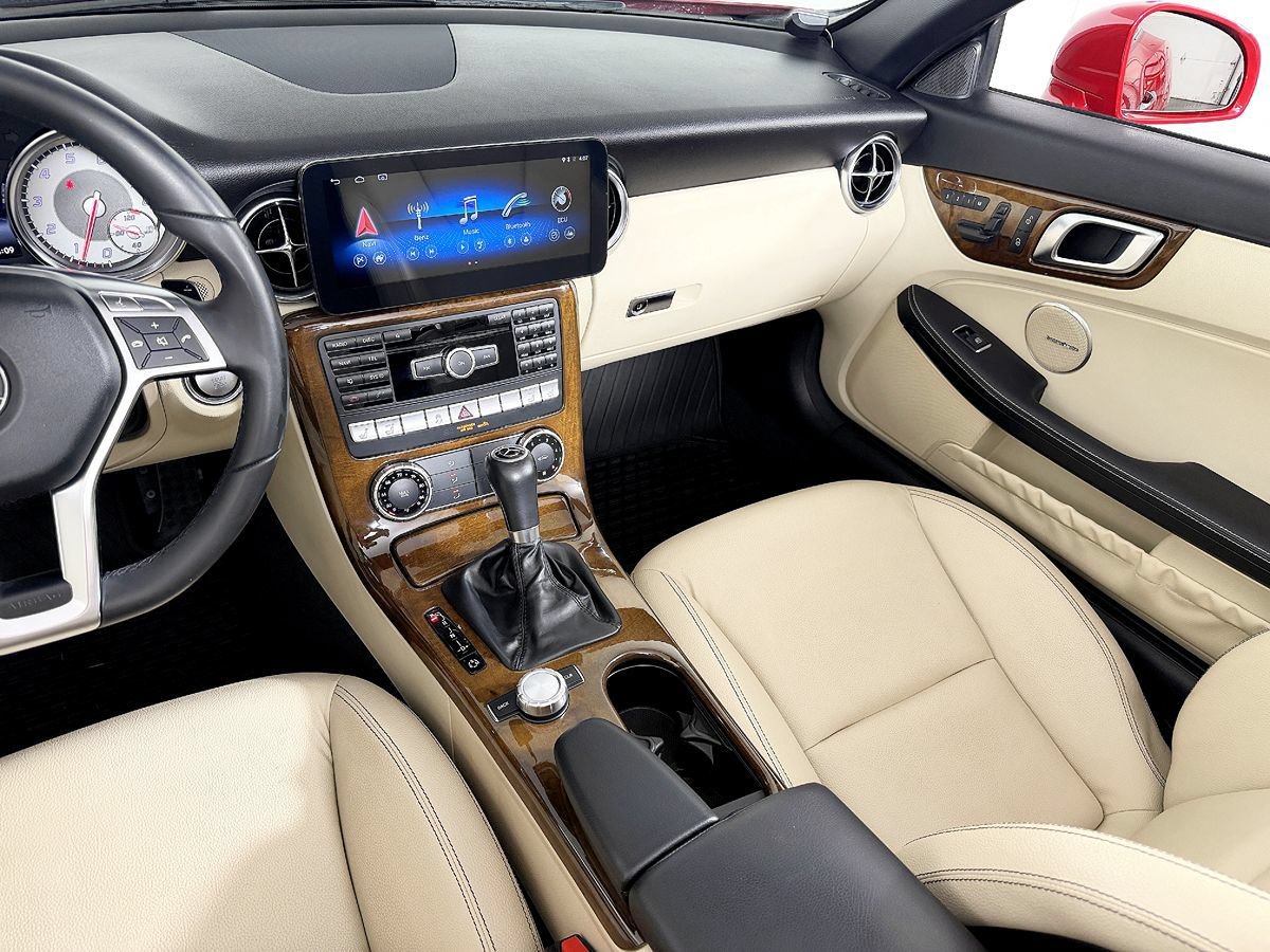 Used 2015 Mercedes-Benz SLK 250 image 46