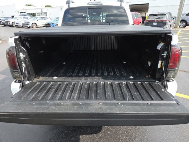 Used 2022 Toyota Tacoma TRD Sport AWD/4WD image 23