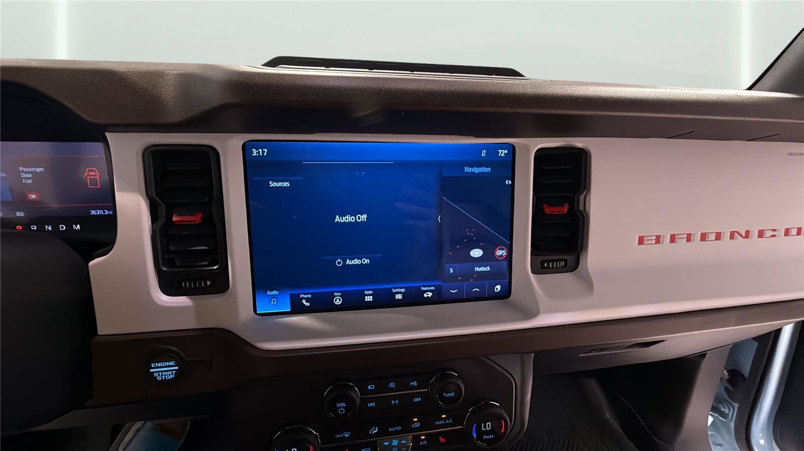 Used 2023 Ford Bronco Heritage Edition AWD/4WD image 17