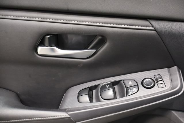 Used 2022 Nissan Sentra SV FWD image 17