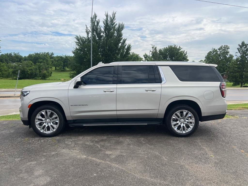 Used 2021 Chevrolet Suburban LT image 5