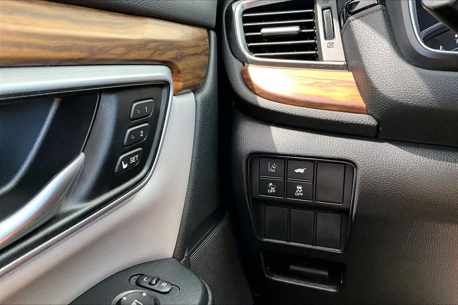 Certified 2017 Honda CR-V Touring image 34