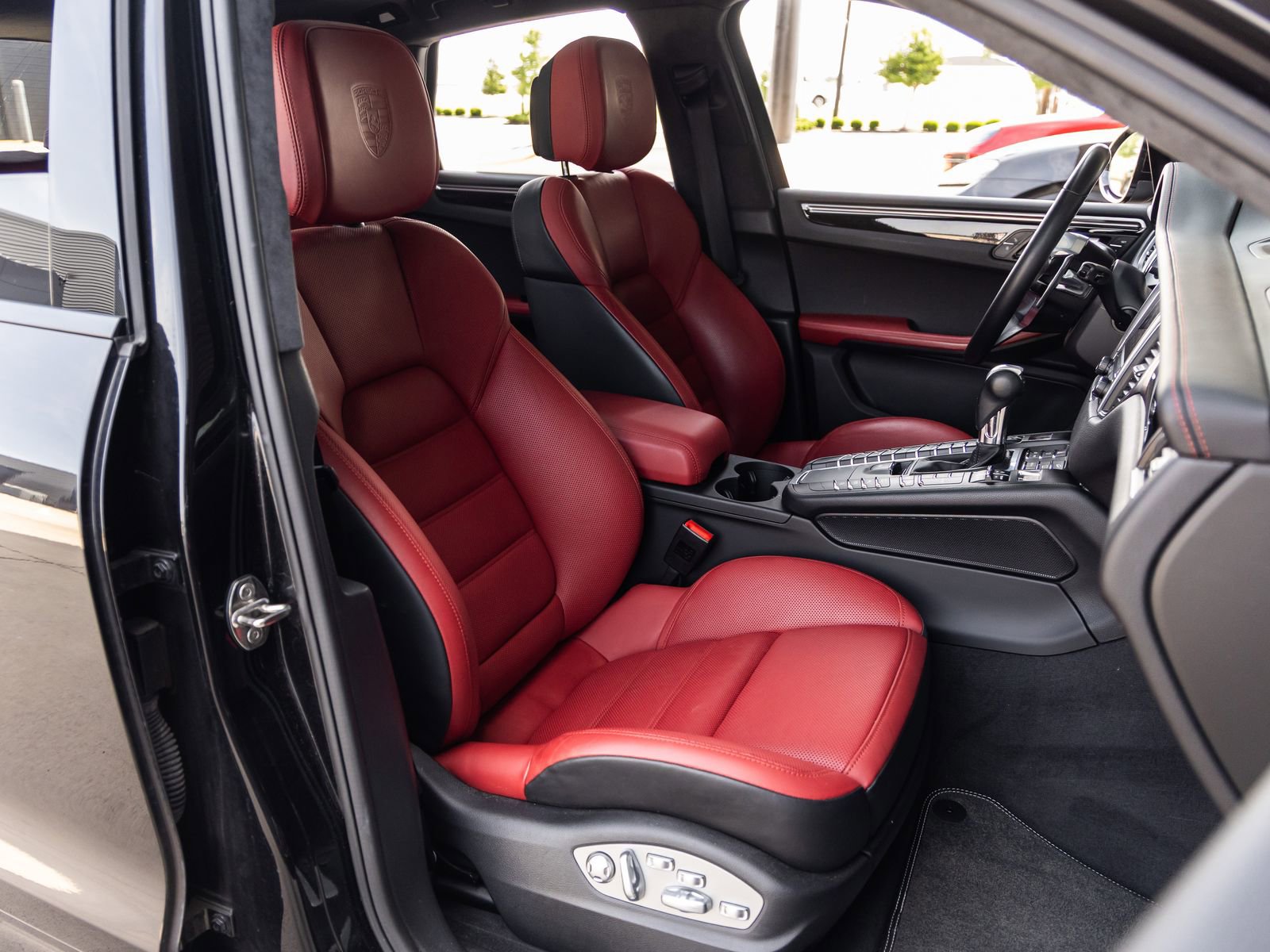 Certified 2017 Porsche Macan Turbo AWD/4WD image 45