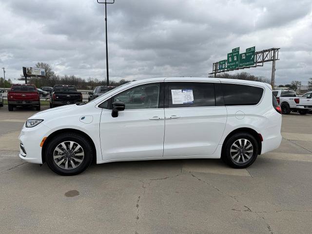 Used 2024 Chrysler Pacifica Limited image 5