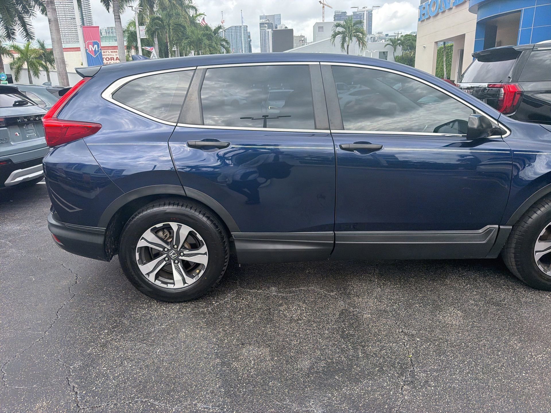 Used 2019 Honda CR-V LX image 7