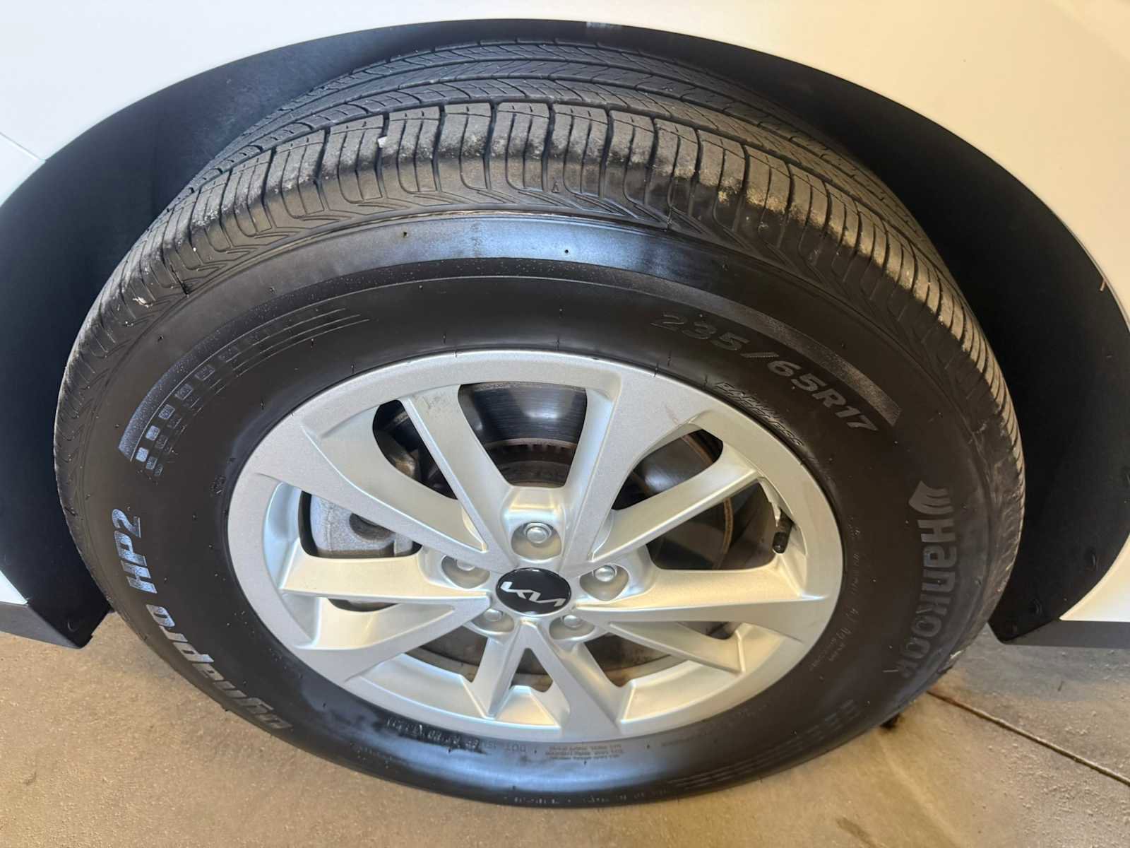 Used 2024 Kia Carnival LX FWD image 8