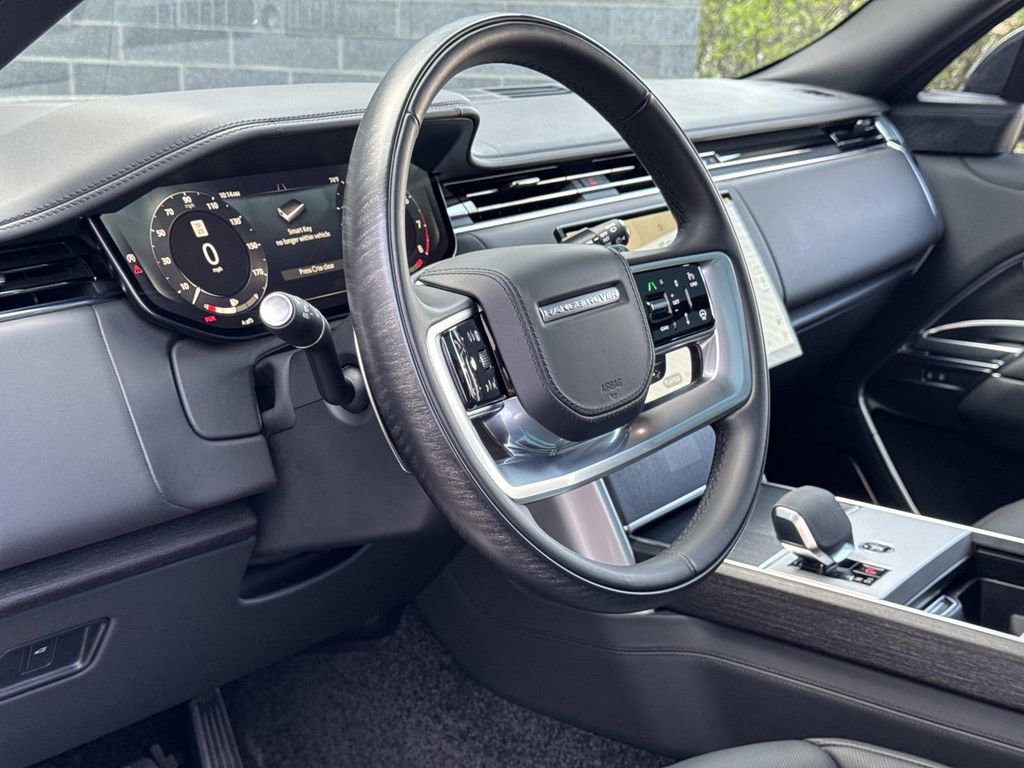 Certified 2025 Land Rover Range Rover Autobiography AWD/4WD image 23