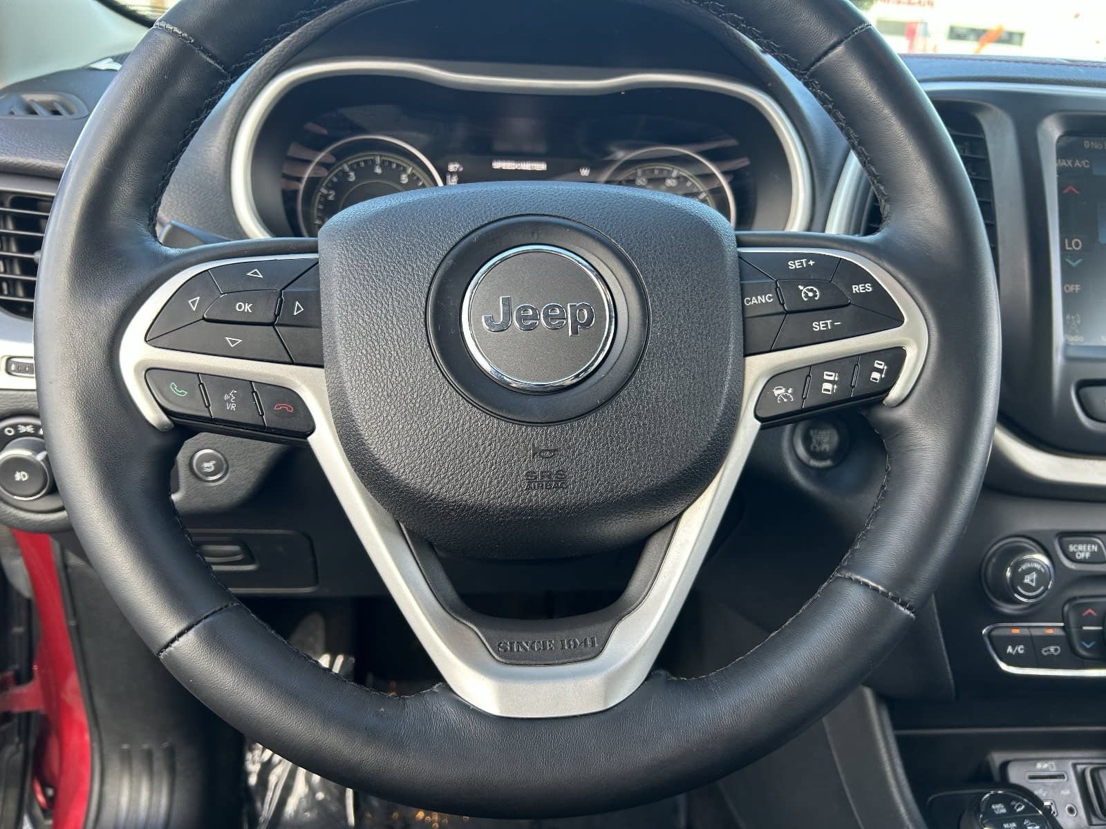 Used 2015 Jeep Cherokee Trailhawk w/ Comfort/Convenience Group AWD/4WD image 26