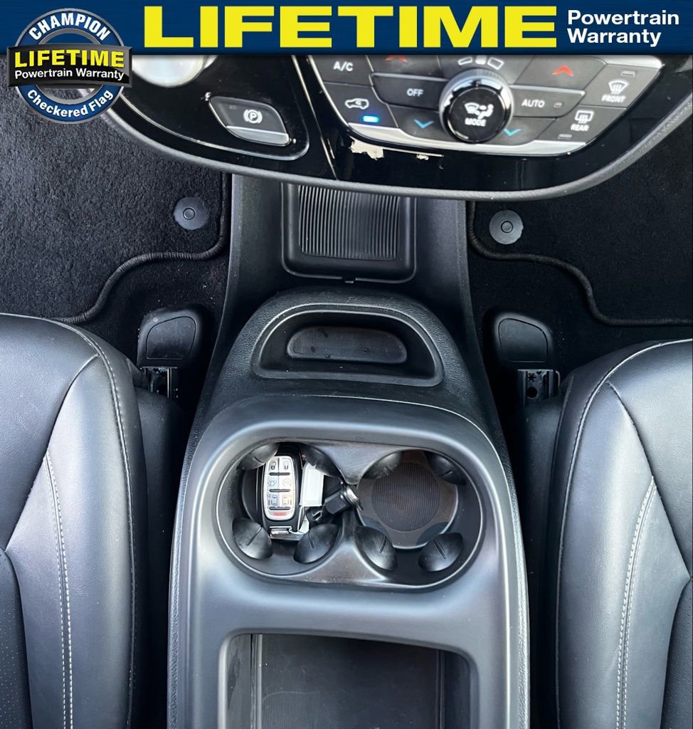 Used 2025 Chrysler Pacifica Select image 25