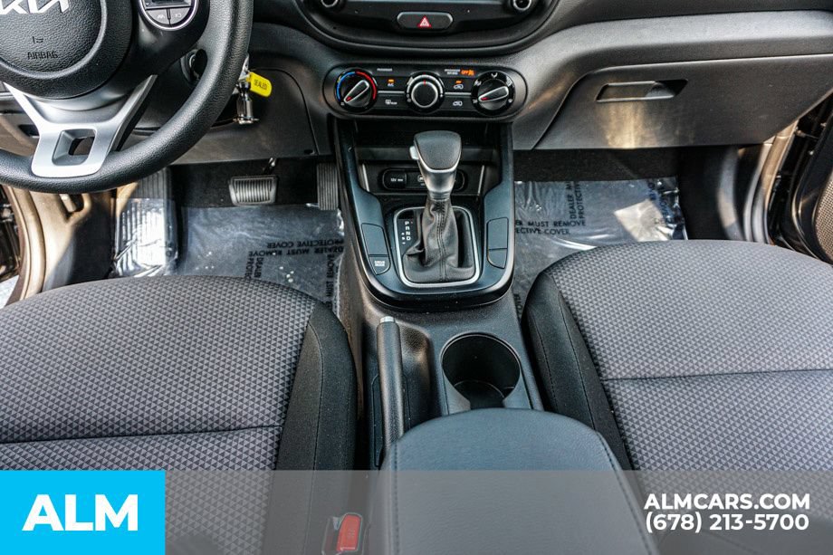 Used 2025 Kia Soul LX w/ LX Technology Package FWD image 39