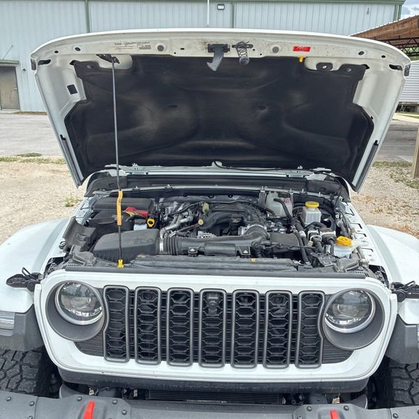 Used 2025 Jeep Gladiator Mojave AWD/4WD image 20