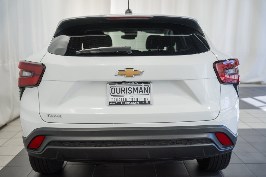 Used 2025 Chevrolet Trax LS FWD image 5