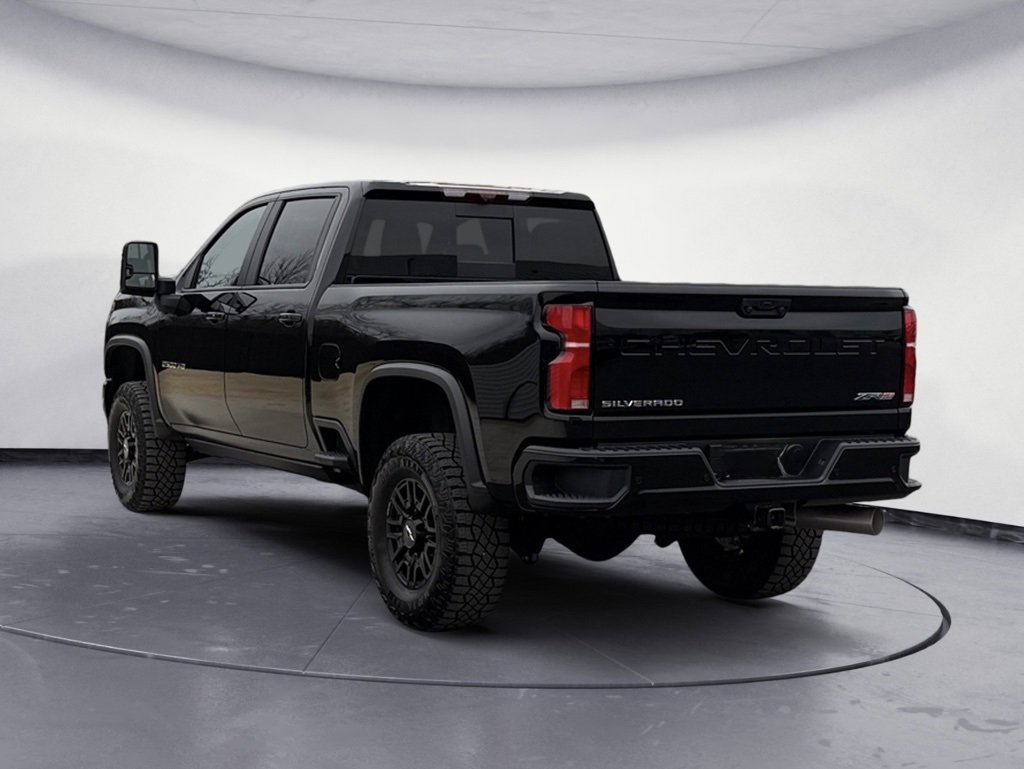 Used 2025 Chevrolet Silverado 2500 ZR2 w/ Technology Package image 5
