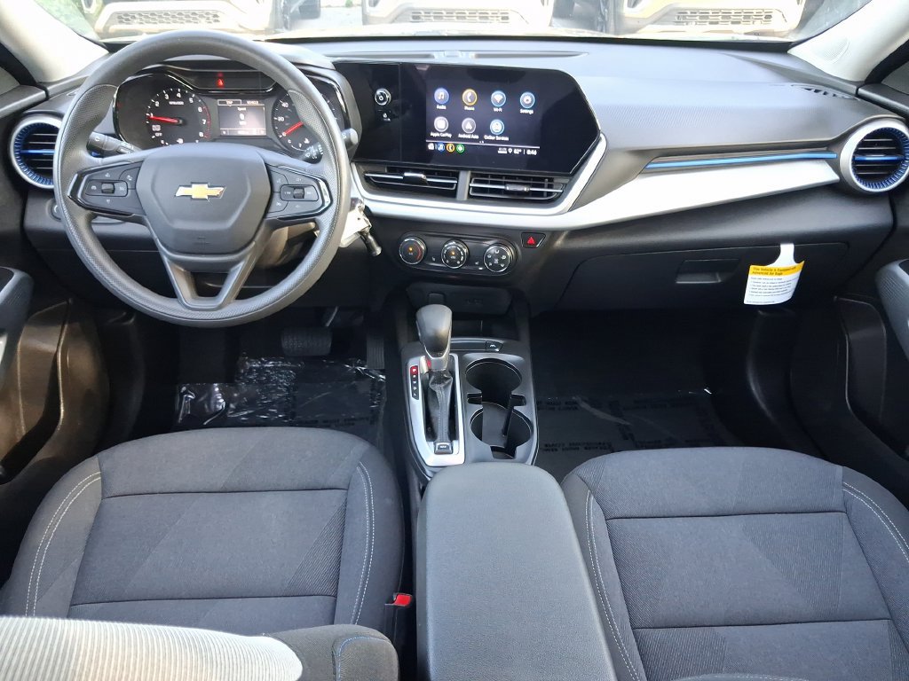 Used 2026 Chevrolet Trax LS w/ LS Convenience Package FWD image 12