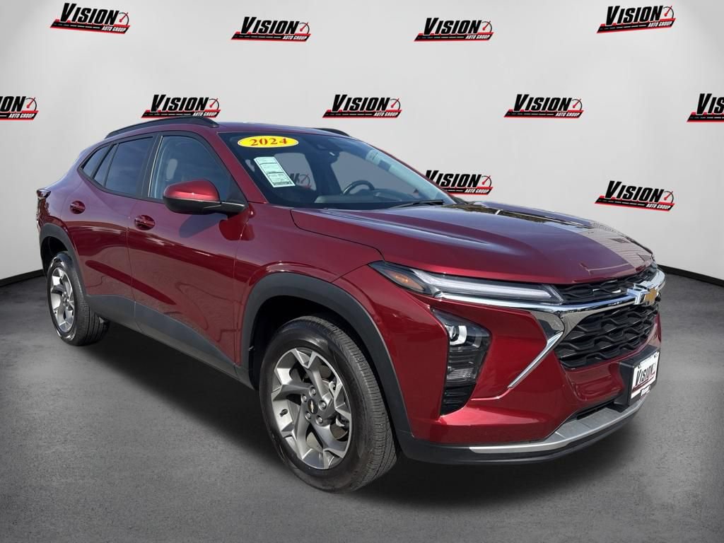 Used 2024 Chevrolet Trax LT w/ Driver Confidence Package FWD image 3