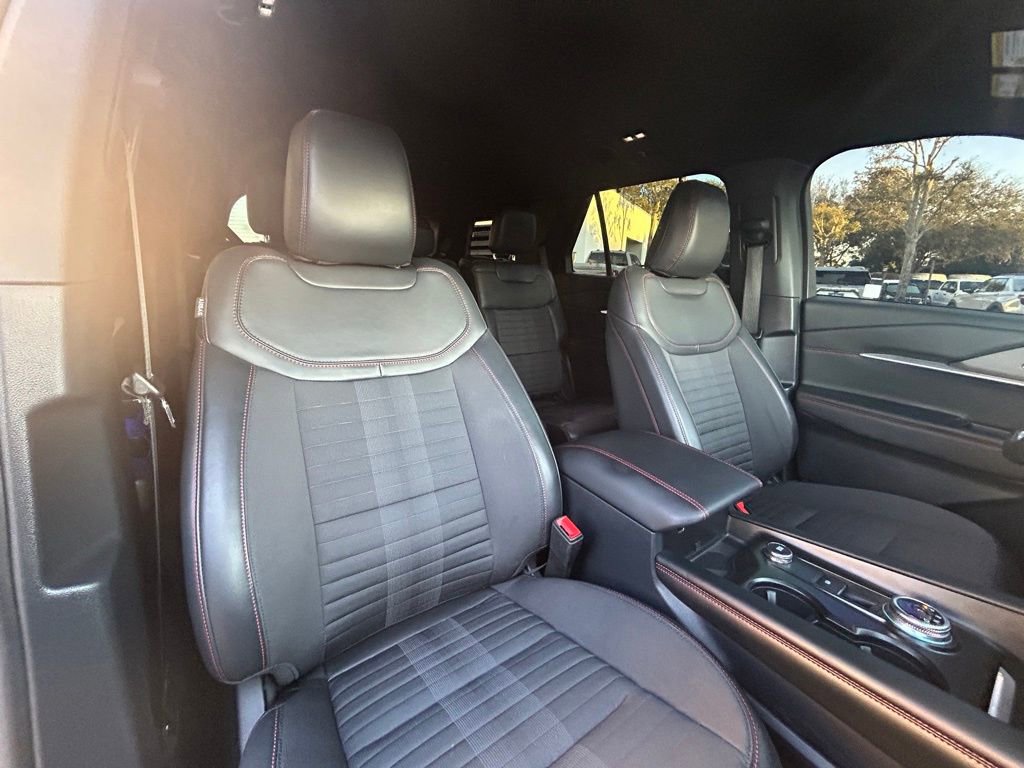 Used 2025 Ford Explorer ST-Line w/ Premium Package image 27