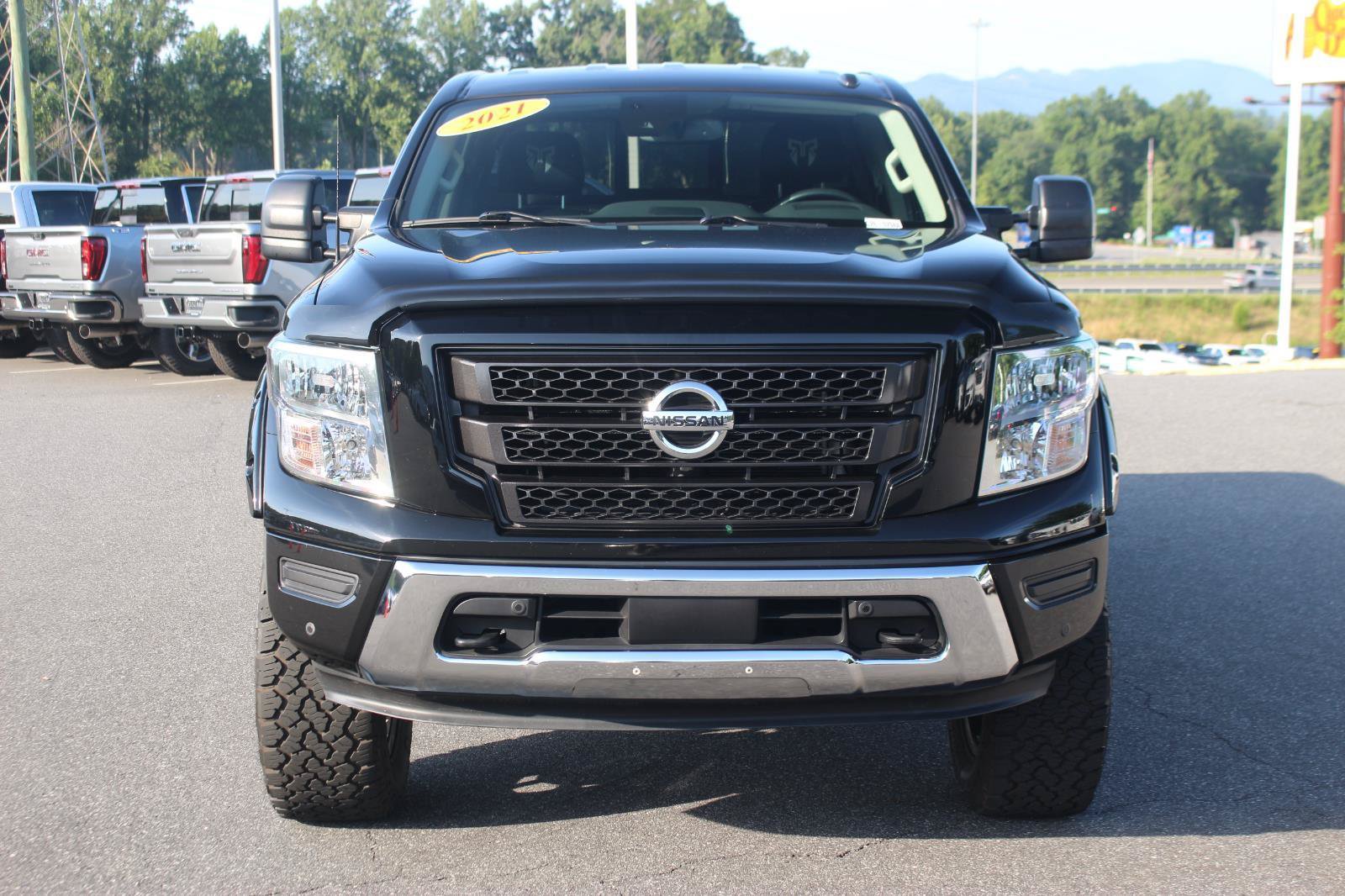 Used 2021 Nissan Titan SV w/ SV Convenience Package AWD/4WD image 2