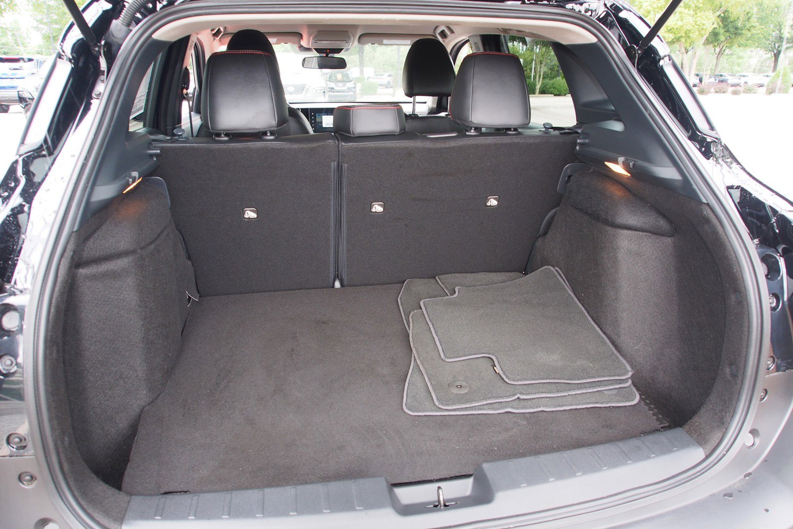 Used 2025 Nissan Kicks SR AWD/4WD image 15