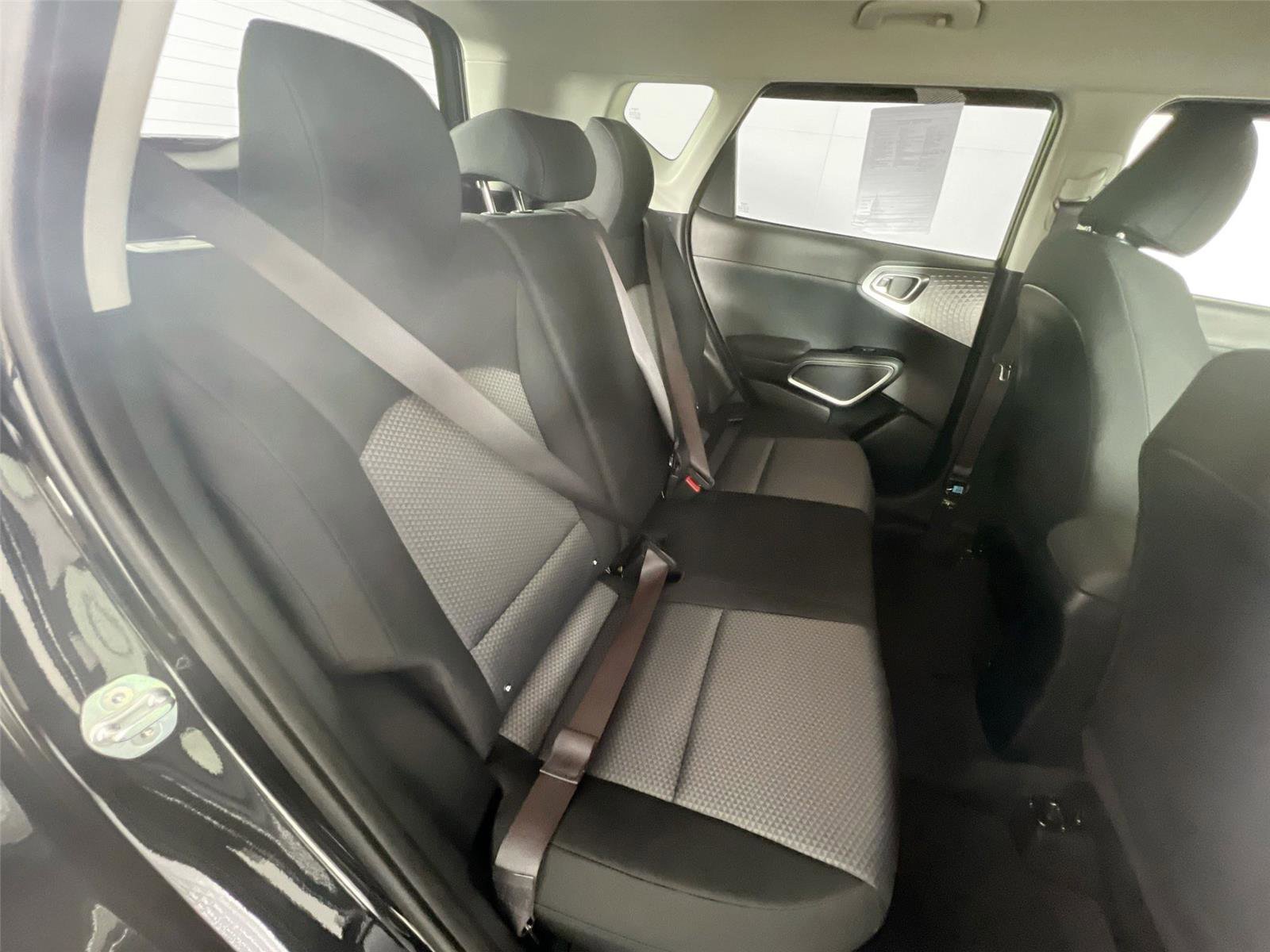 Used 2025 Kia Soul LX w/ LX Technology Package FWD image 25