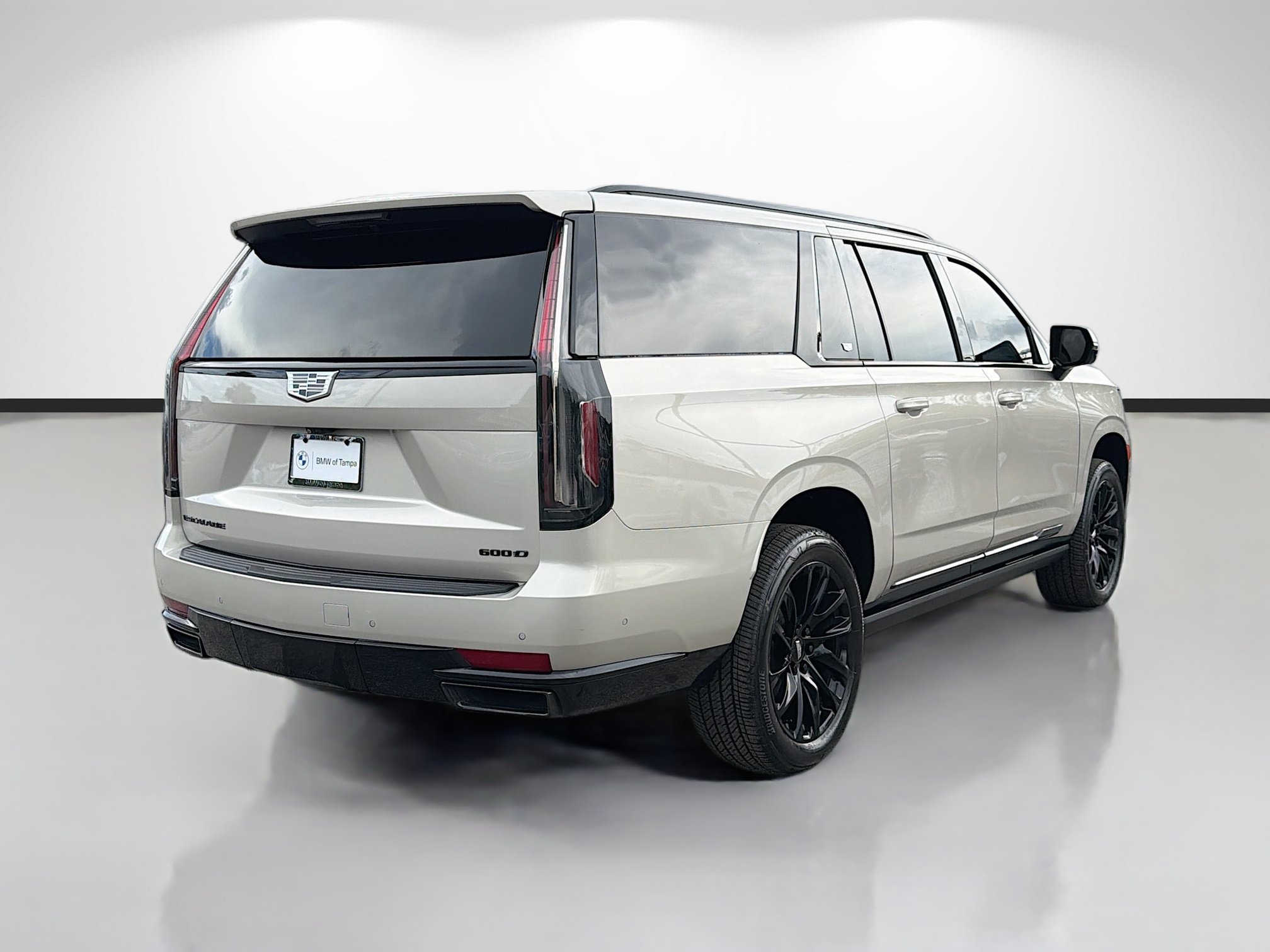 Used 2023 Cadillac Escalade ESV Sport Platinum w/ LPO, ONYX Package AWD/4WD image 3