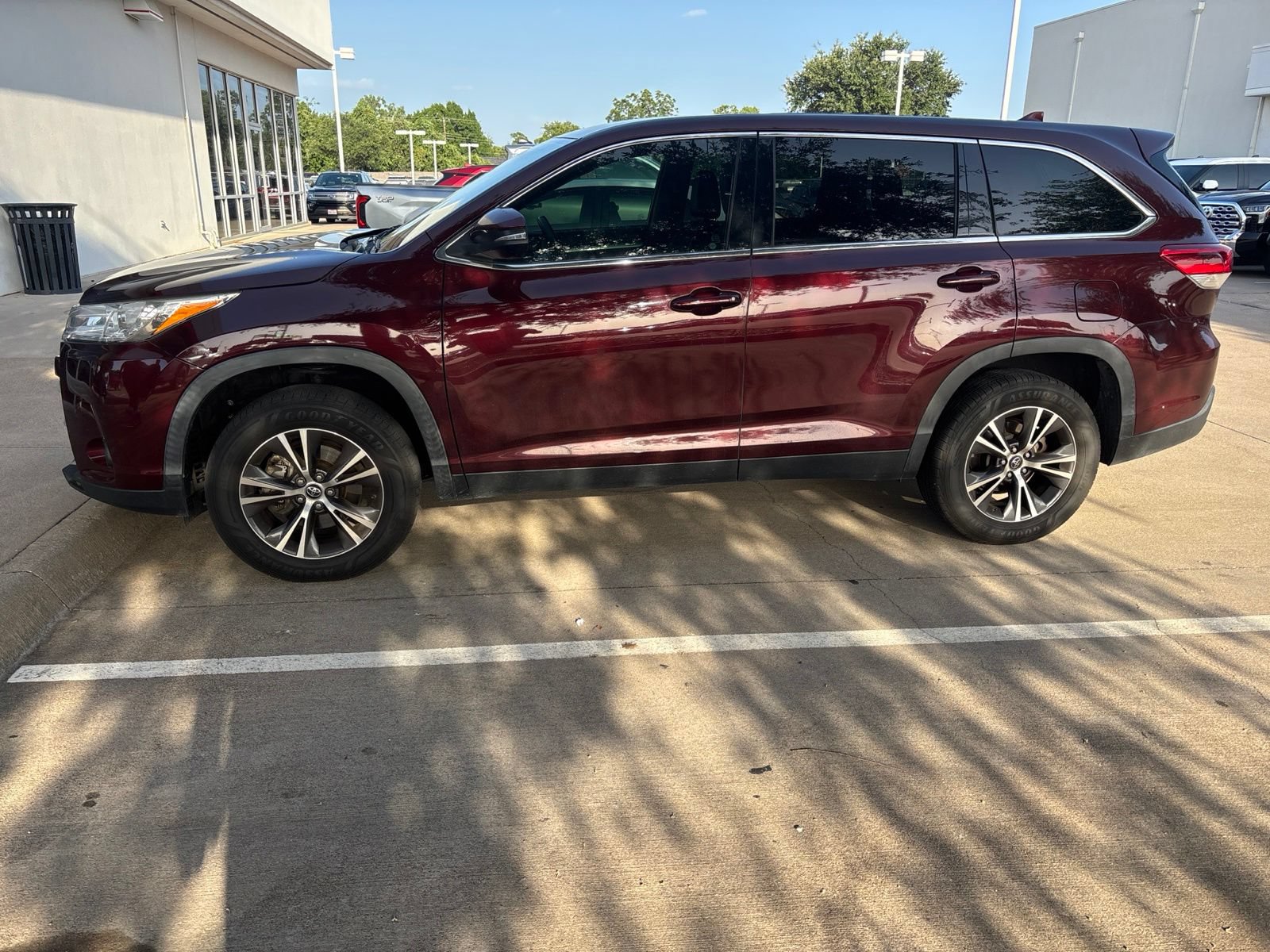 Used 2019 Toyota Highlander Plus FWD image 13