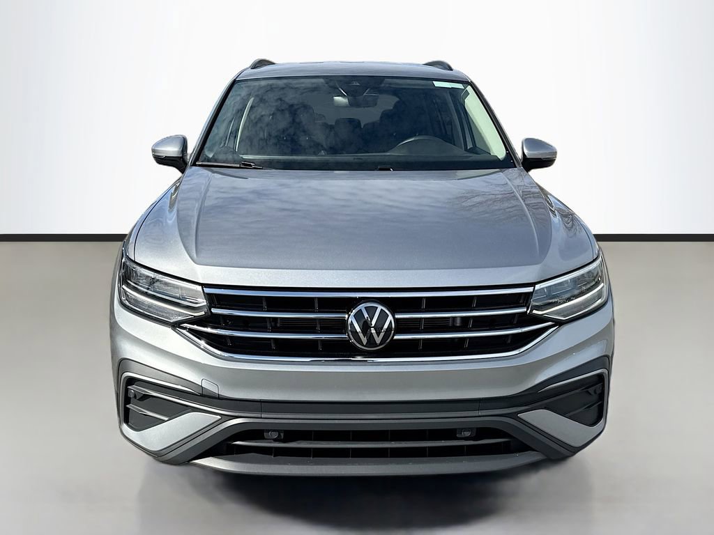 Used 2024 Volkswagen Tiguan S image 2