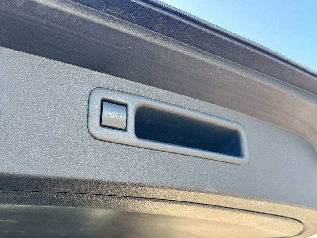 Used 2025 Toyota Highlander XLE image 8